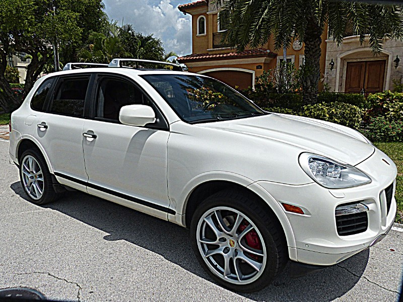Illustration for article titled Here Are Ten Of The Best Luxury SUVs On eBay For Less Than $30,000